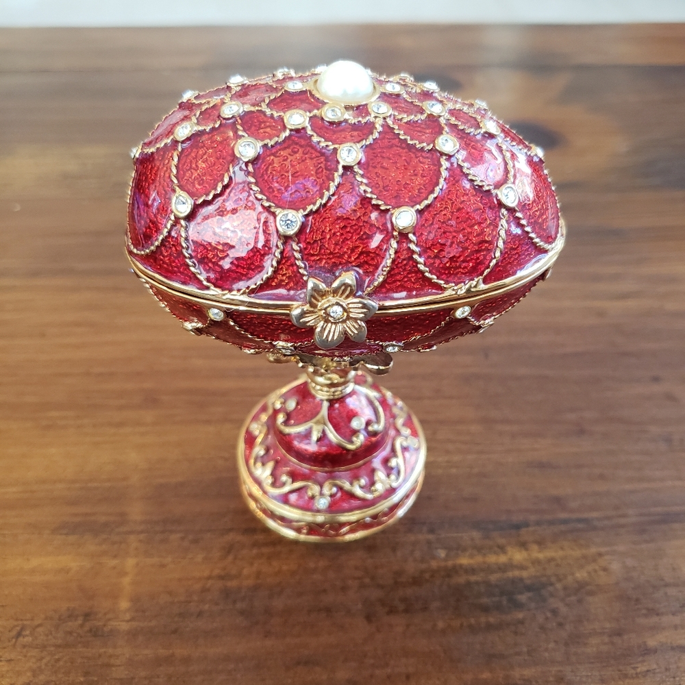 Jeweled enameled red egg music small jewelry box
